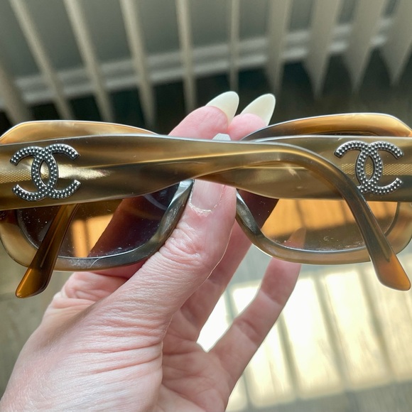 CHANEL Studded CoCo Mark logo Brown Sunglasses - Picture 4 of 5